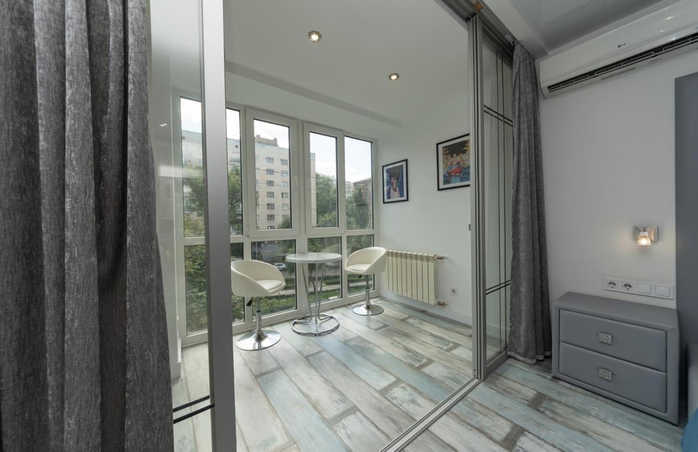 Ferienwohnung Flat24 On Lesi Ukrainki 3 Kiew Exterior foto
